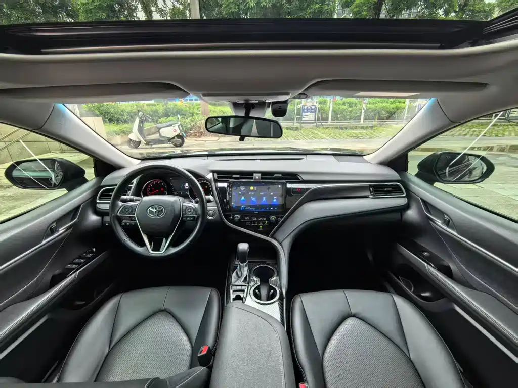 Toyota Camry 2019 — фото 5