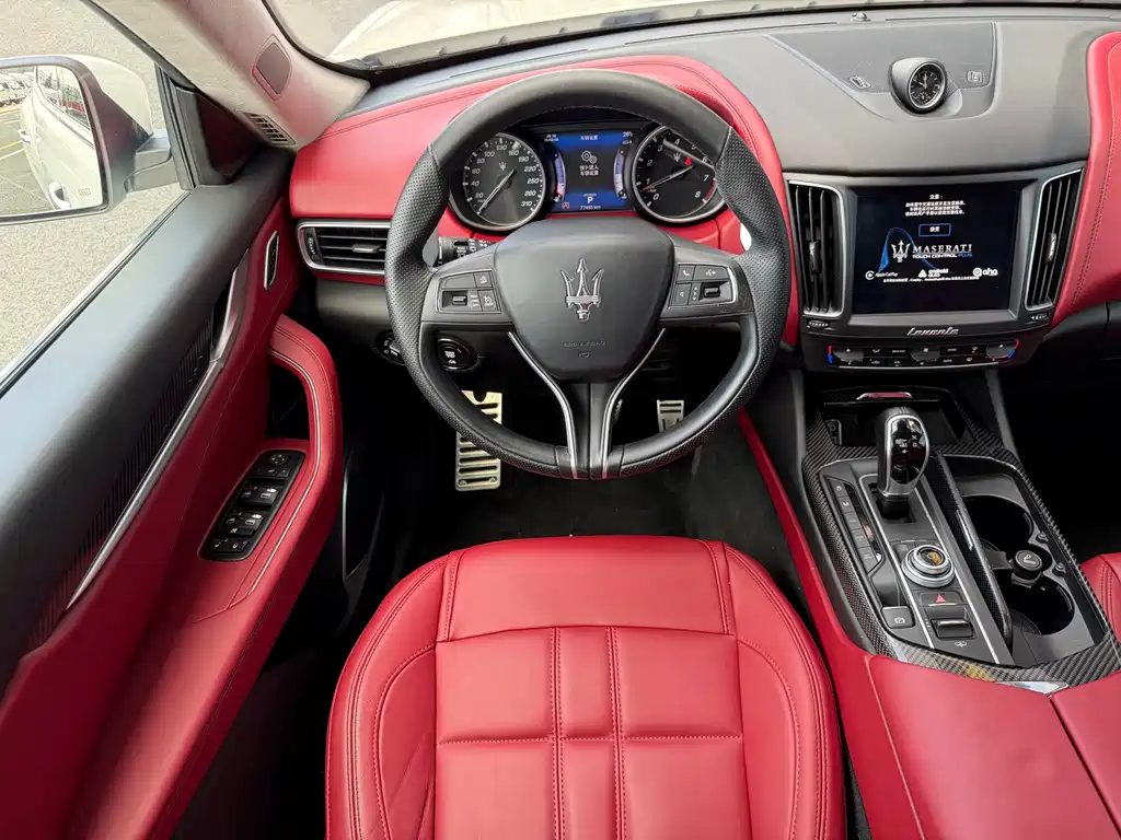 Maserati Levante 2017 — фото 10