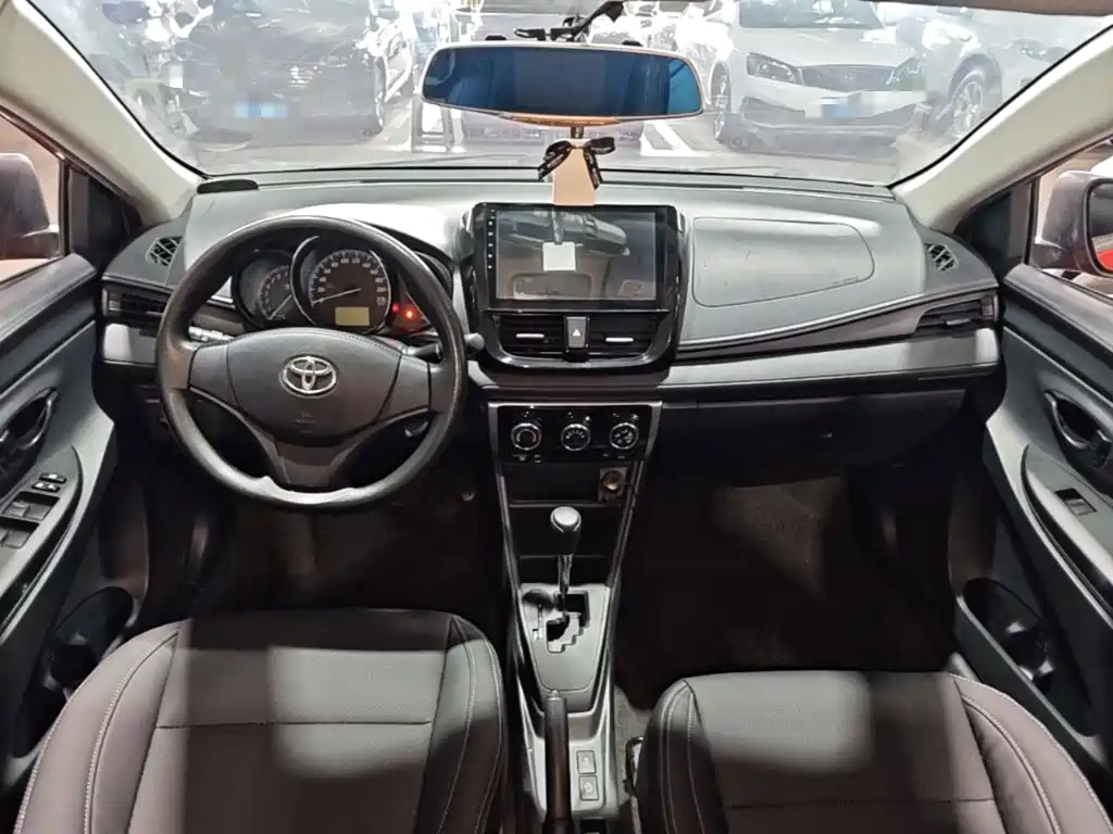 Toyota Yaris L 2016 — фото 10