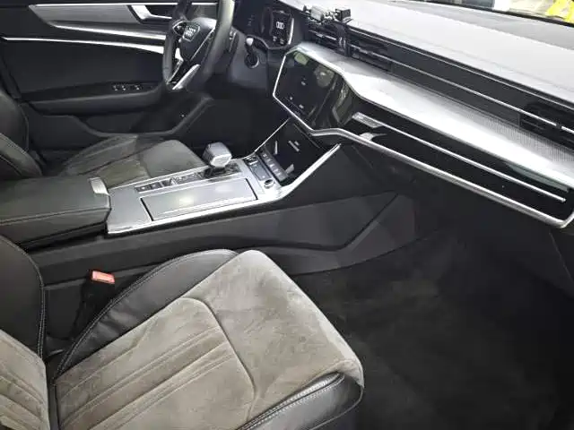 Audi A6L 2022