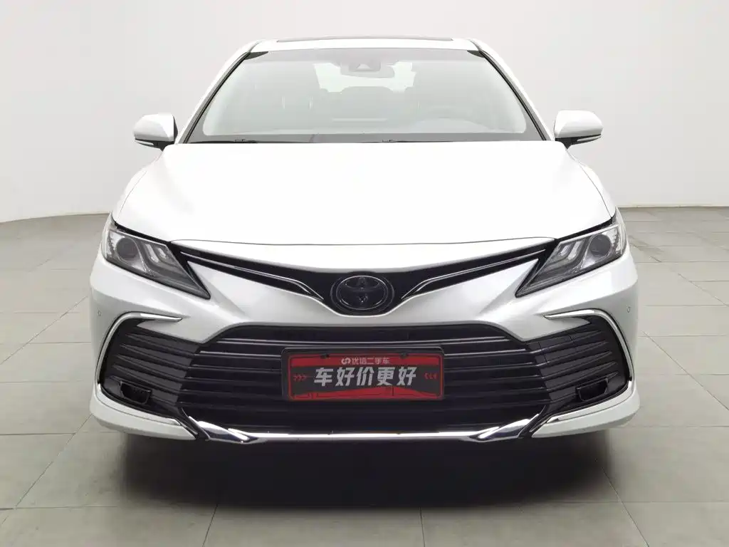 Toyota Camry 2023 — фото 3