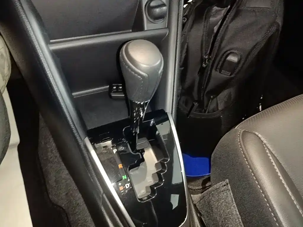 Toyota Yaris L 2023 — фото 14