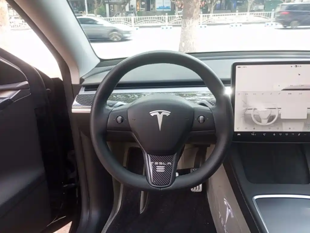 Tesla Model Y 2023 — фото 11
