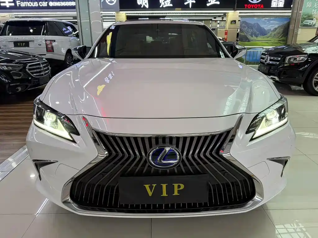 Lexus ES 2020