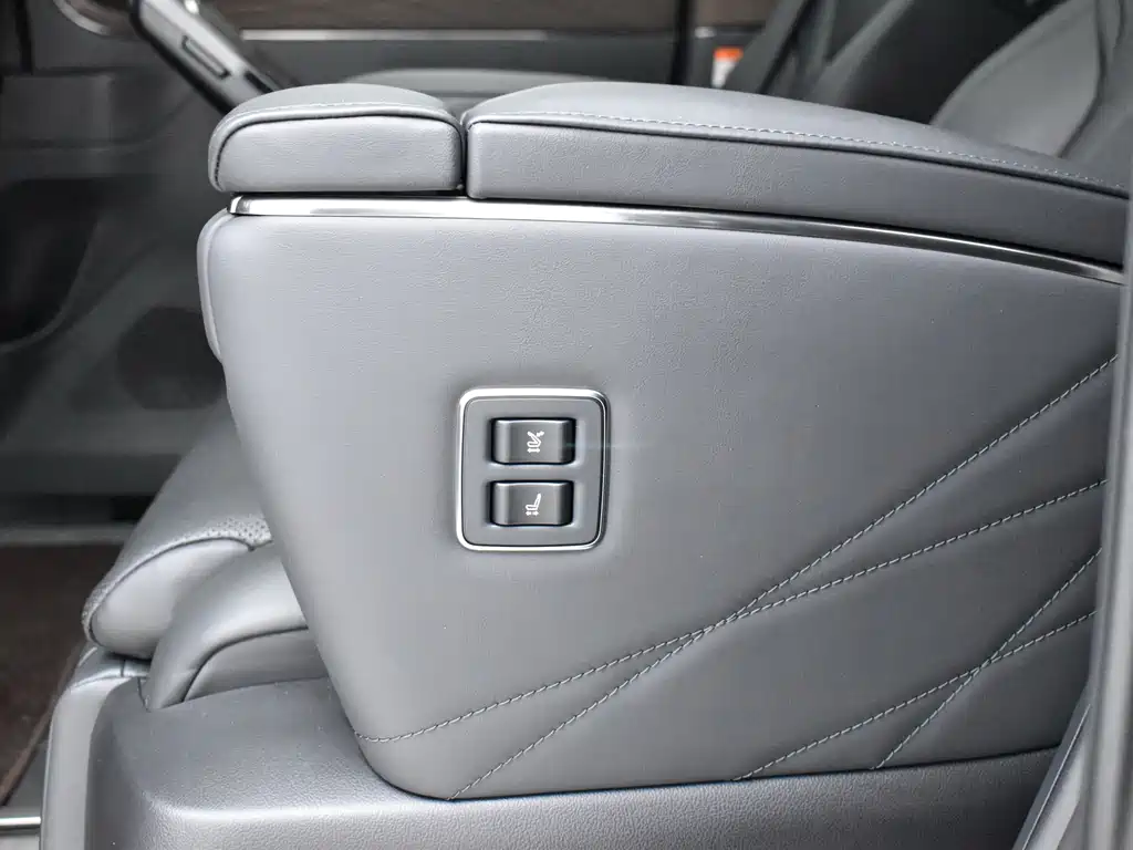 Toyota Alphard 2024 — фото 19