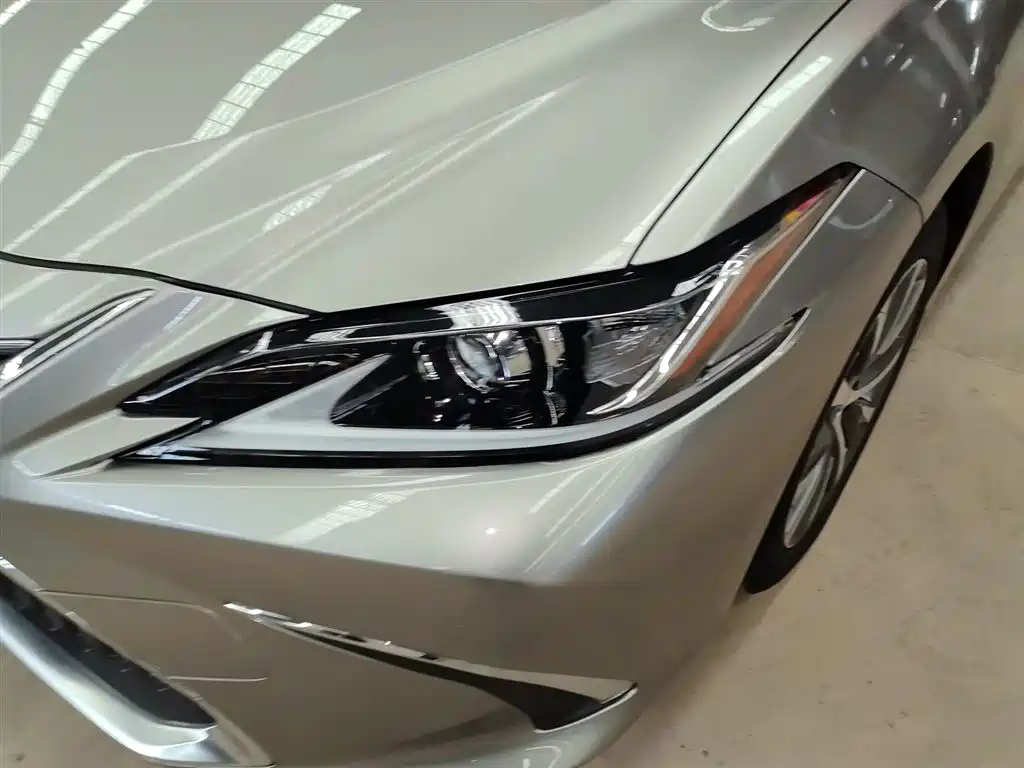 Lexus ES 2020 — фото 16