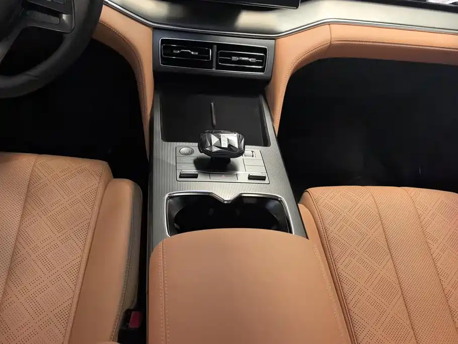 BYD Song L DM-i 2025 — фото 16