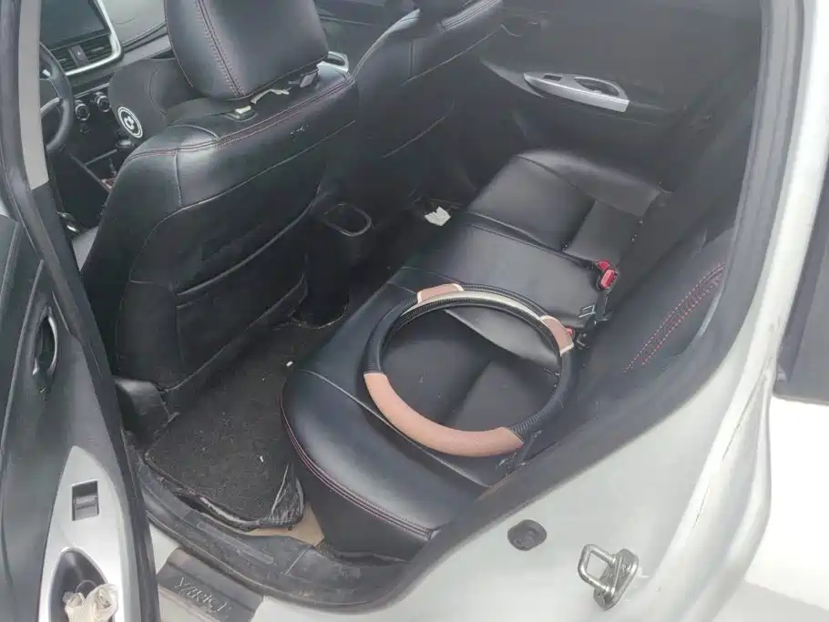 Toyota Yaris L 2017 — фото 11