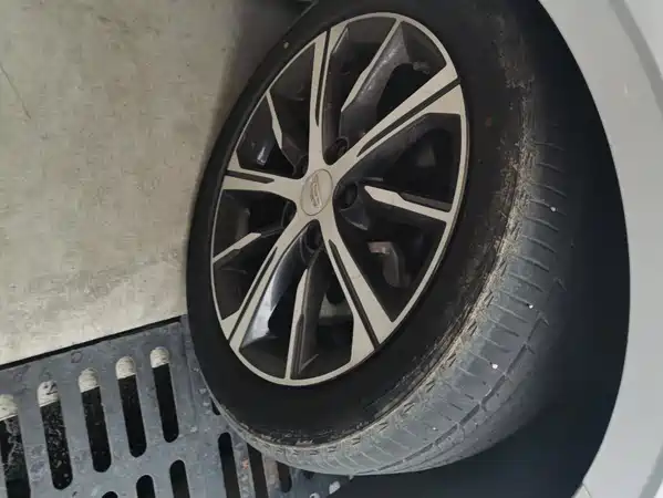 Geely Emgrand 2023