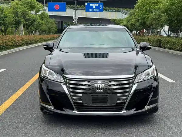 Toyota Crown 2015