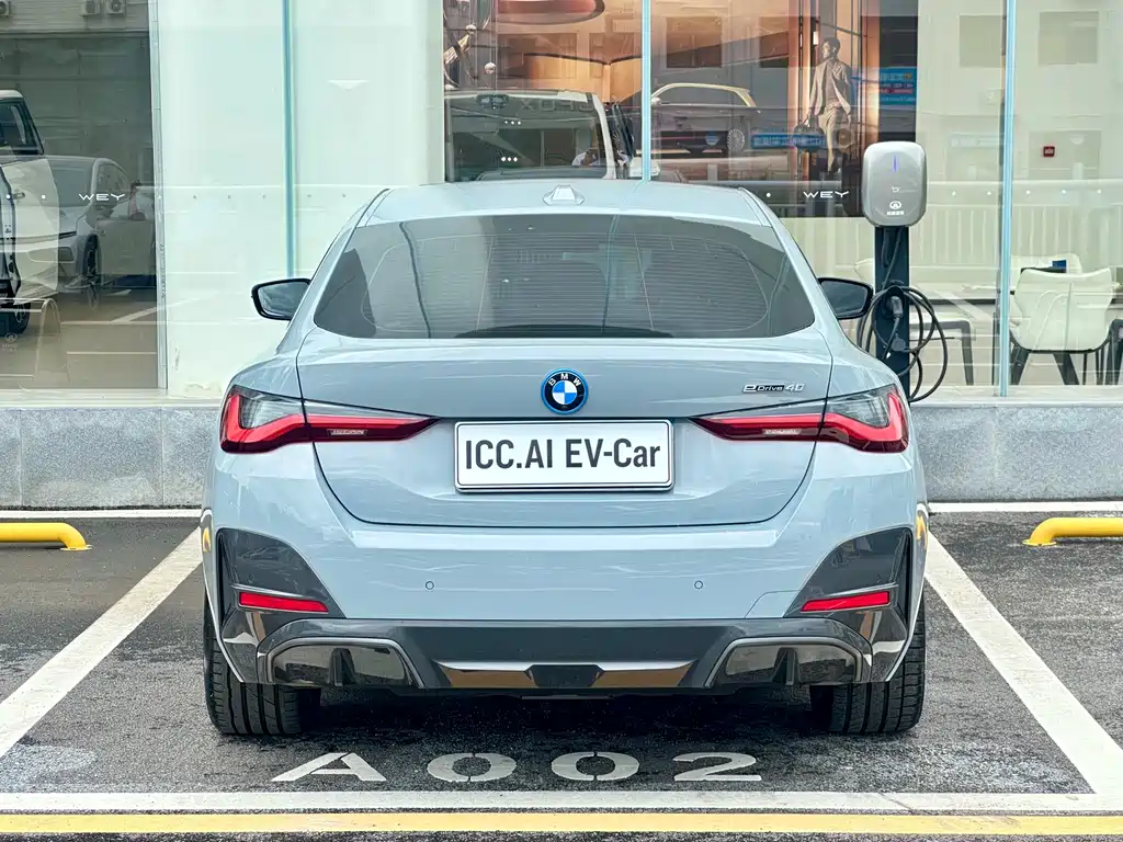 BMW i4 2025 — фото 19
