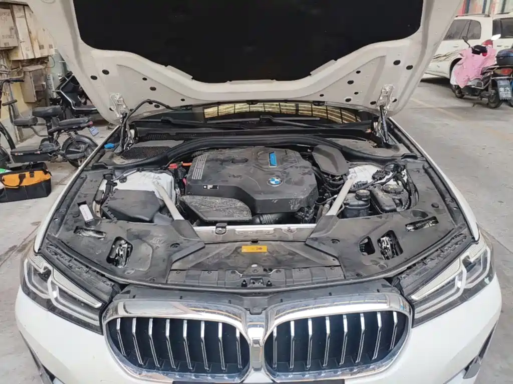 BMW 5 Series New Energy 2023 — фото 20