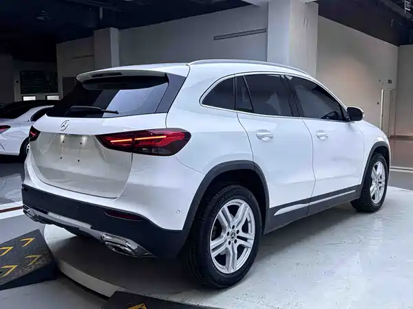 Mercedes-Benz GLA 2021