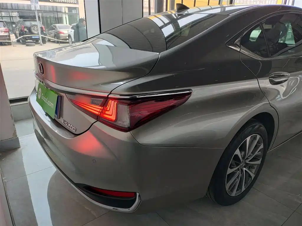Lexus ES 2022 — фото 6