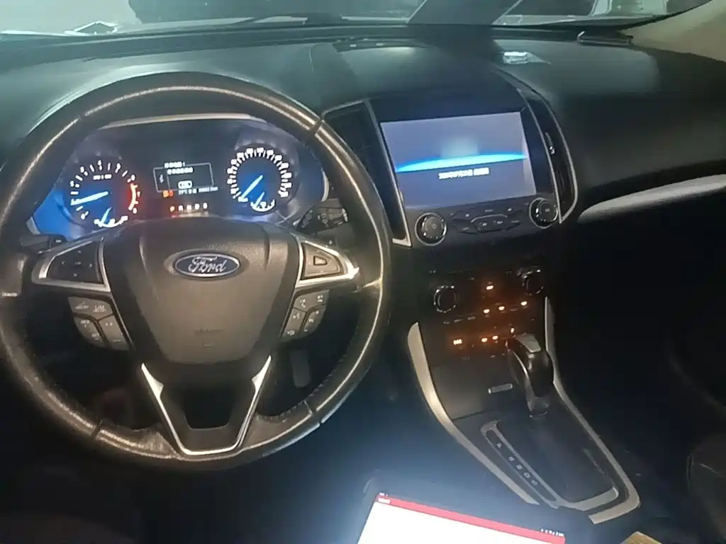 Ford Edge 2019 — фото 10