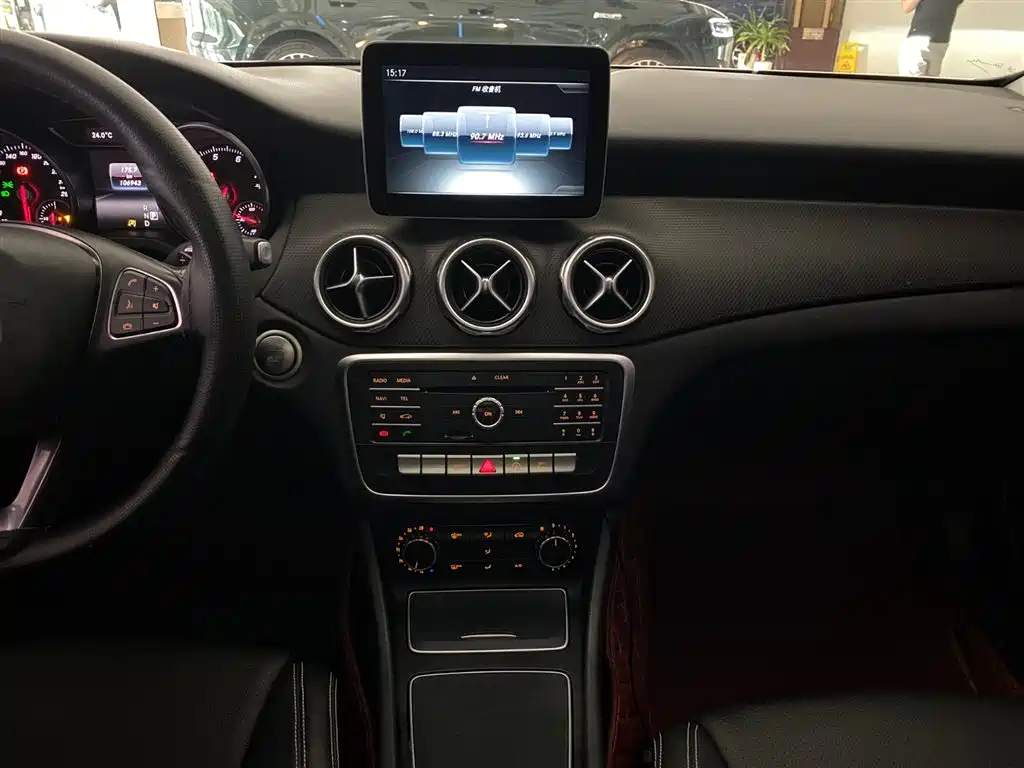Mercedes-Benz GLA 2017 — фото 11