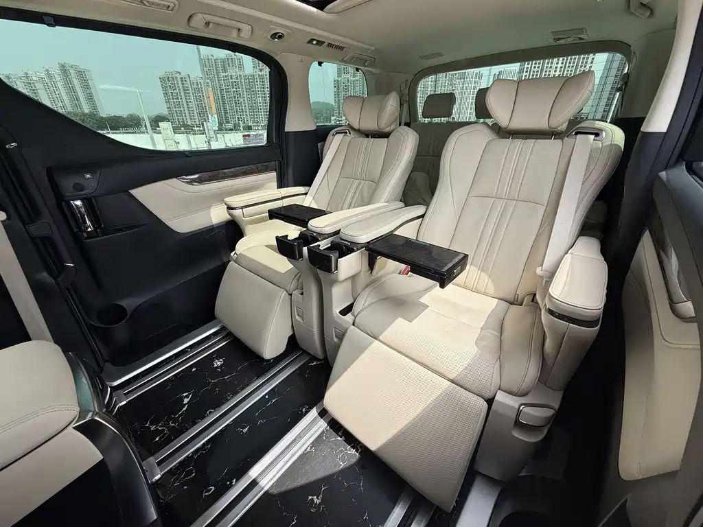 Toyota Alphard 2022 — фото 9
