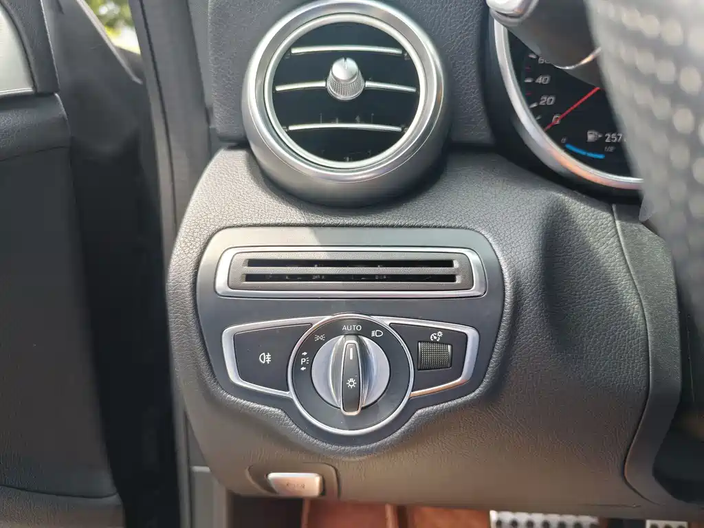 Mercedes-Benz C-Class 2020 — фото 19