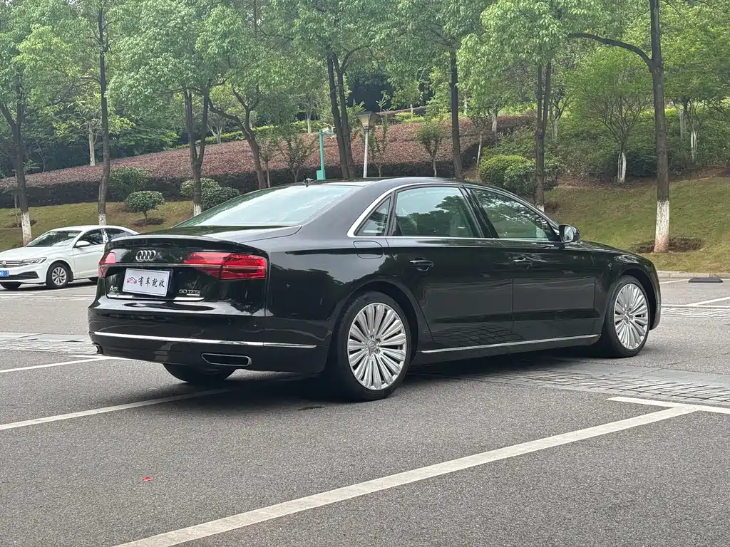 Audi A8 2014 — фото 9