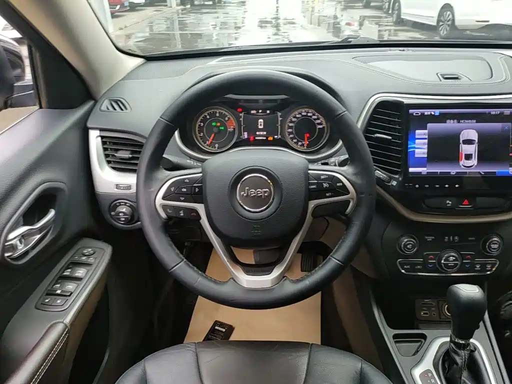 Jeep Cherokee 2017 — фото 11