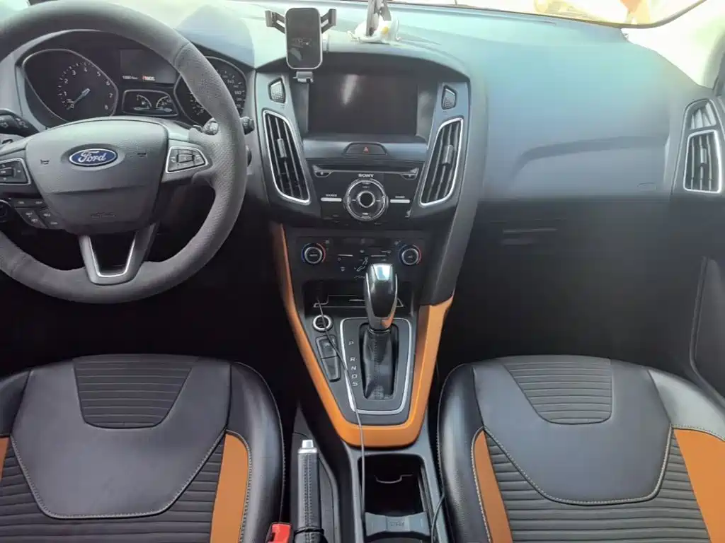 Ford Focus 2016 — фото 10