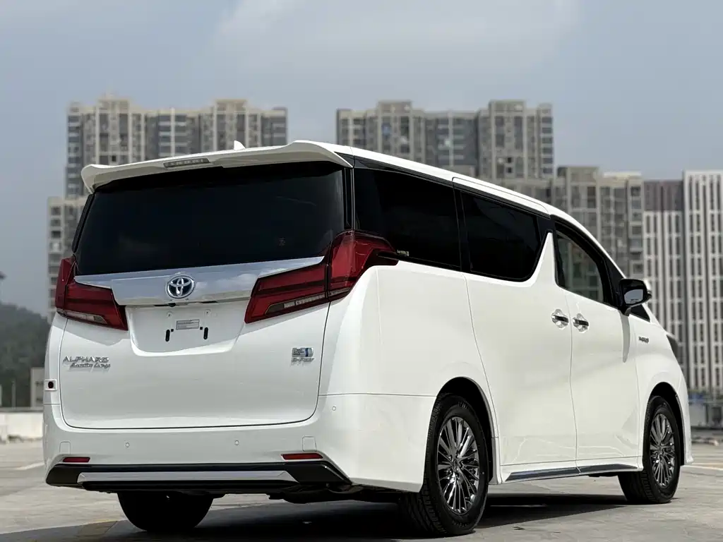 Toyota Alphard 2022 — фото 12
