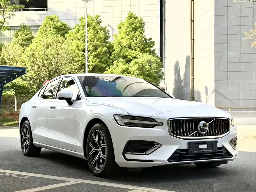 Volvo S60 2024 — фото 3