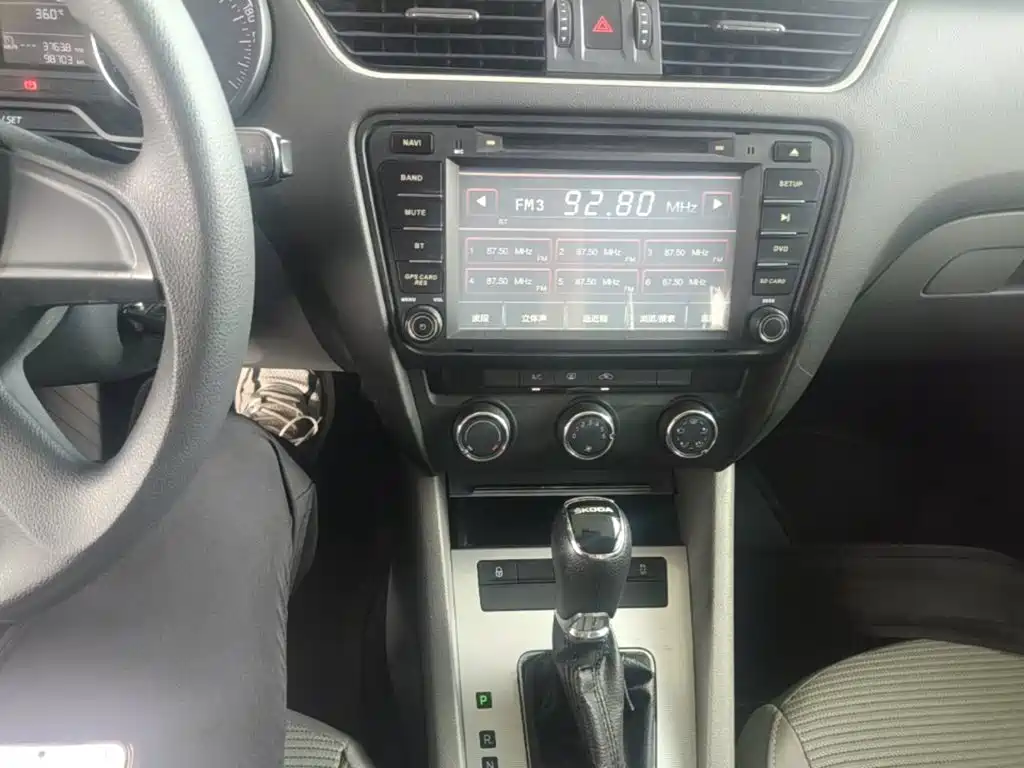 Skoda Octavia 2015 — фото 13