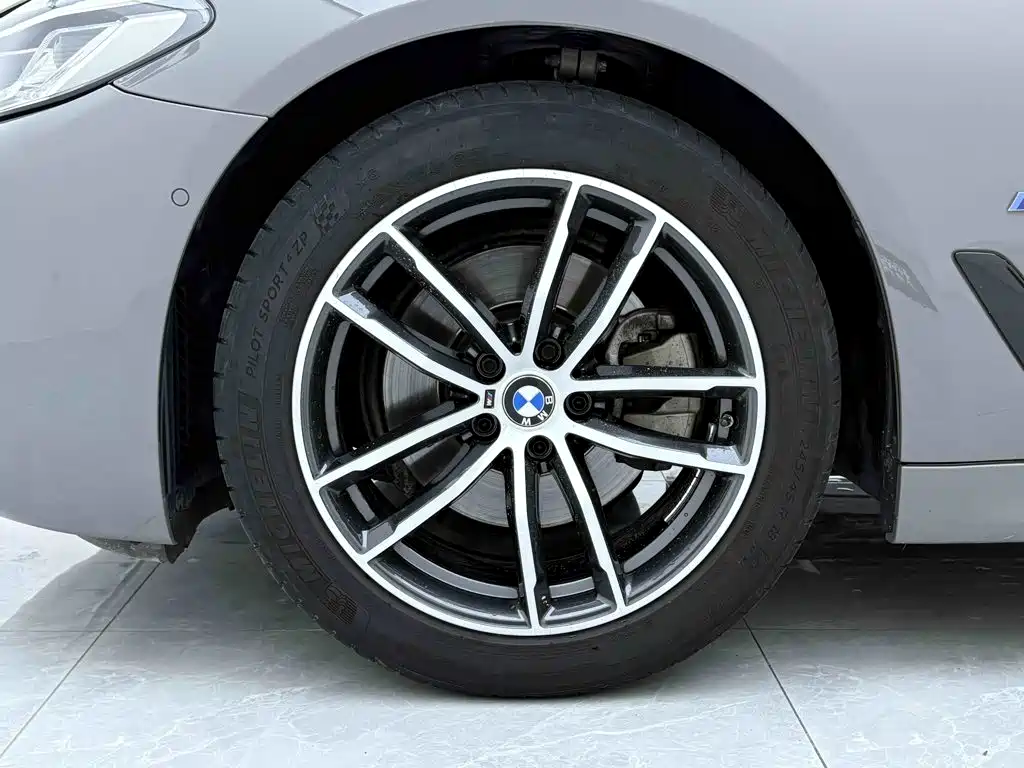 BMW 5 Series 2022 — фото 9