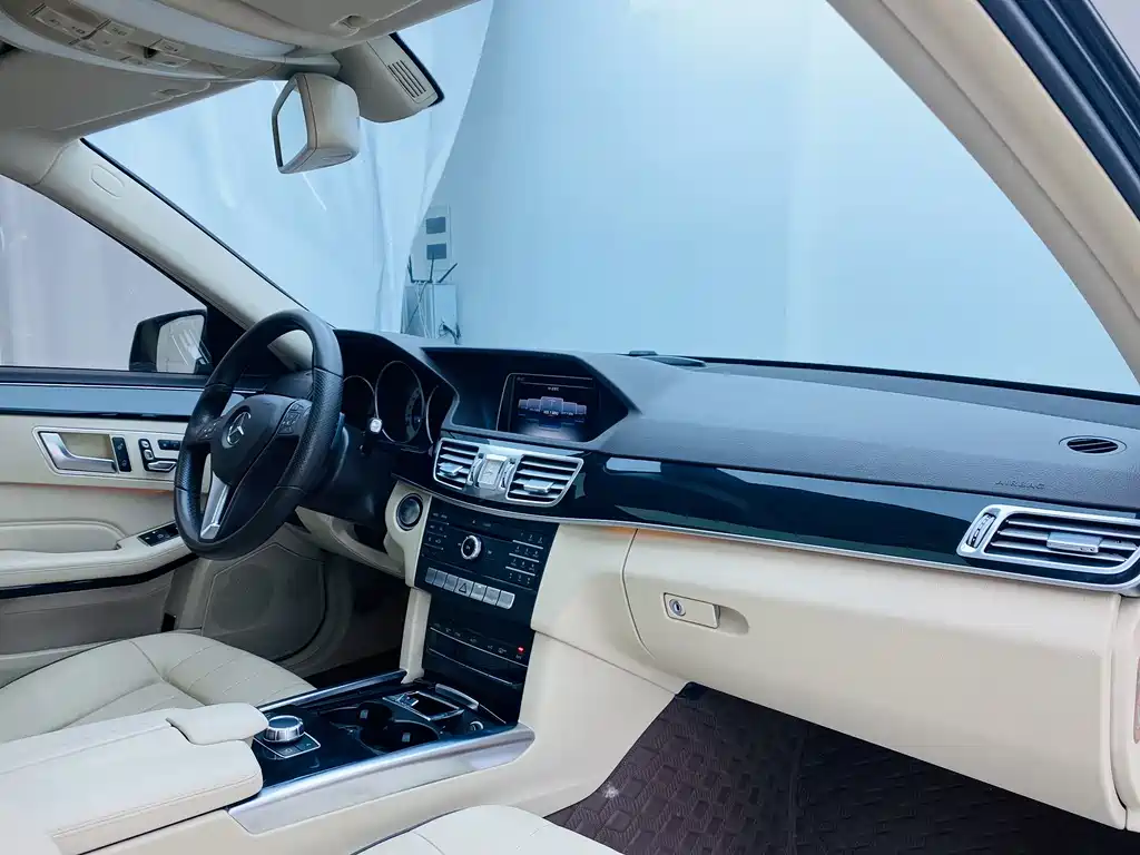 Mercedes-Benz E-Class 2015 — фото 12