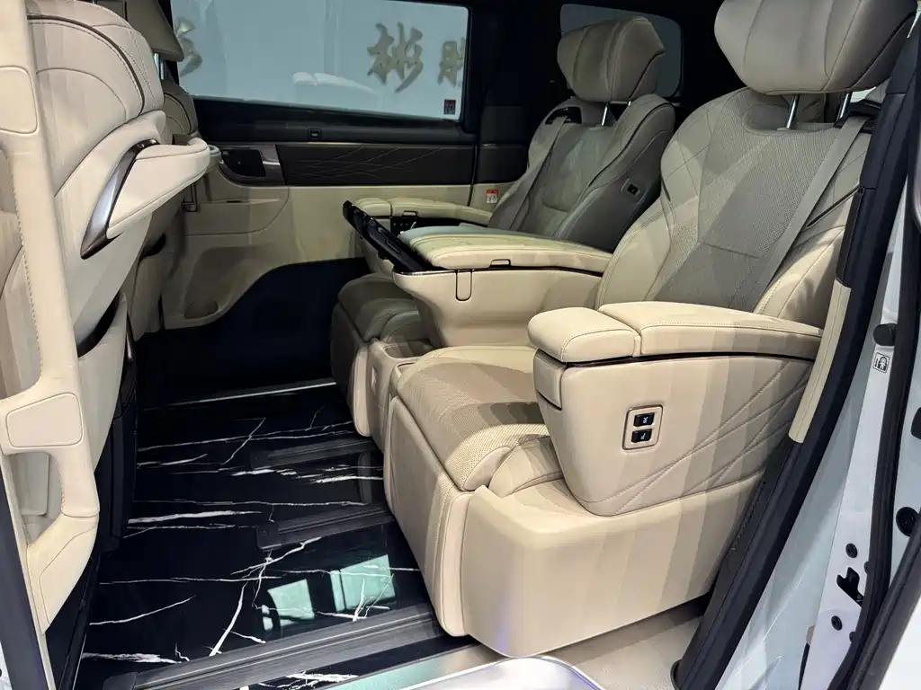Toyota Vellfire 2023 — фото 19