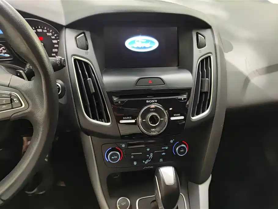 Ford Focus 2017 — фото 13