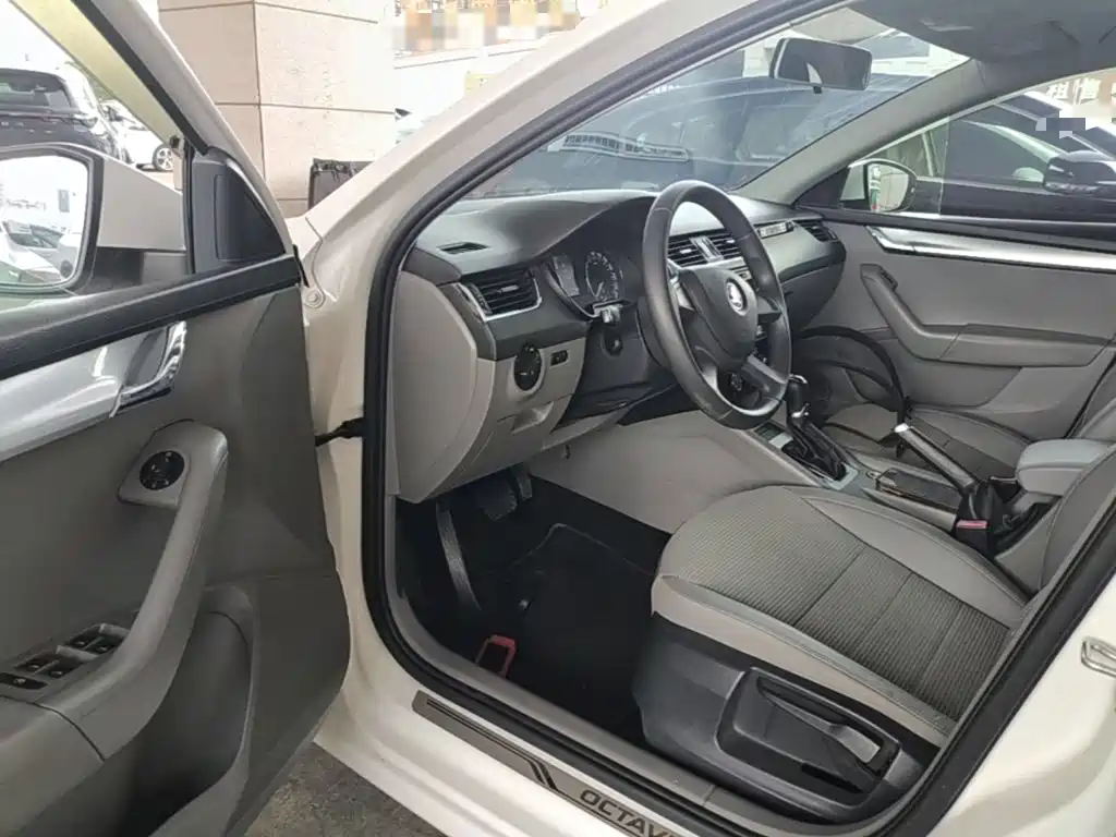 Skoda Octavia 2015 — фото 16