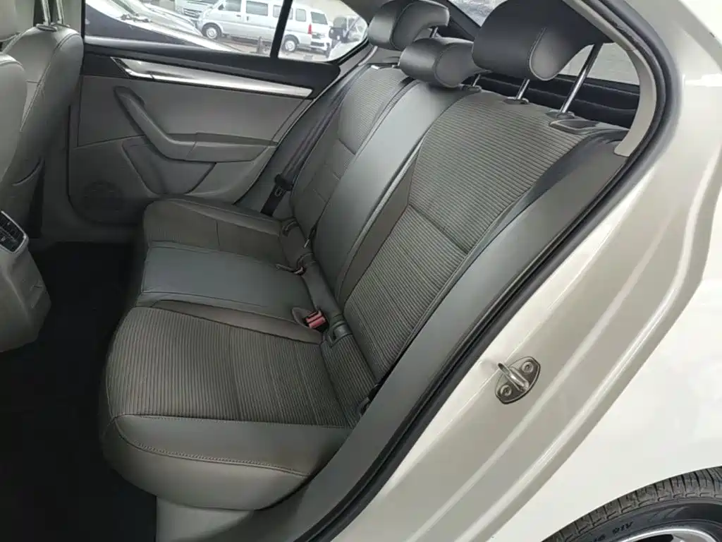 Skoda Octavia 2015 — фото 17