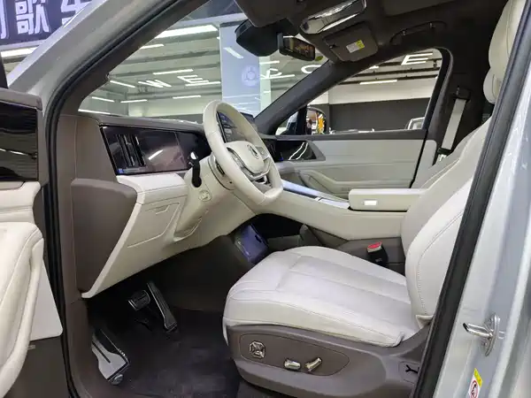 Denza N8L 2025