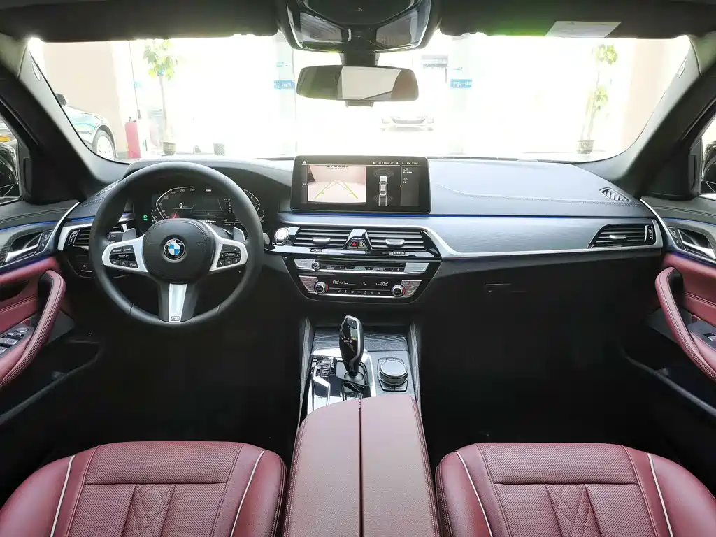 BMW 5 Series 2021 — фото 17