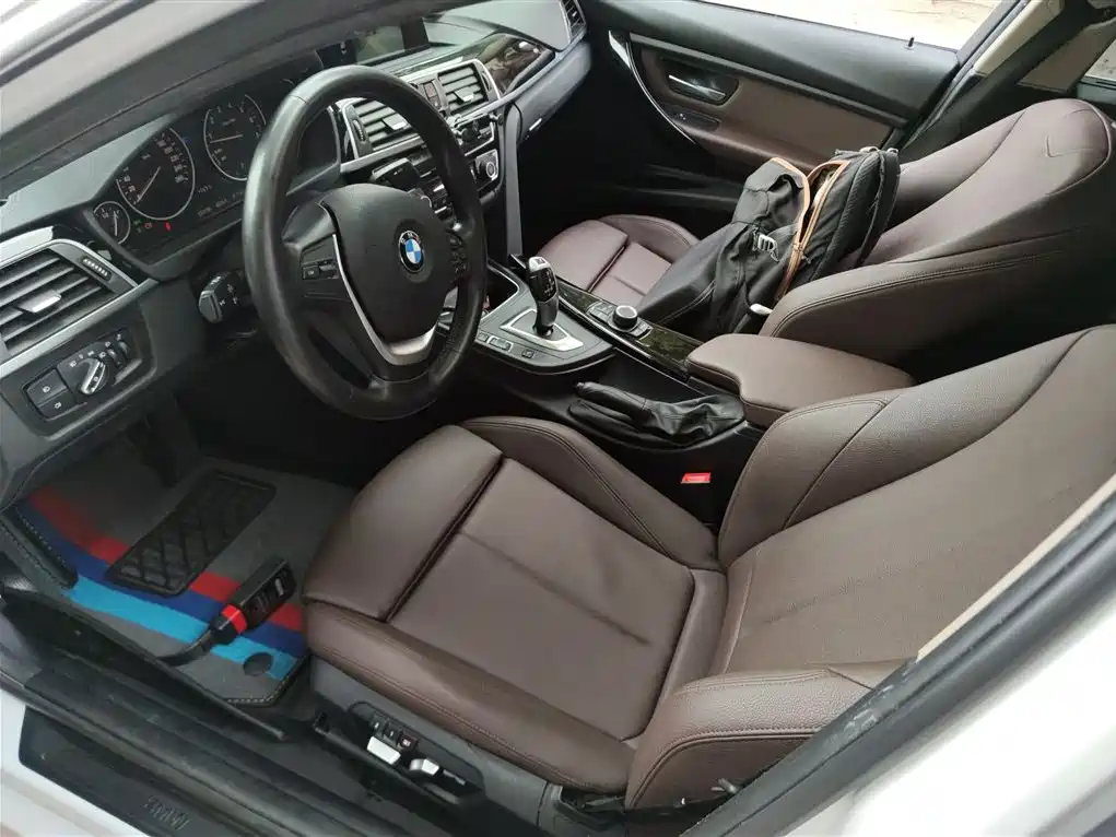 BMW 3 Series 2018 — фото 15