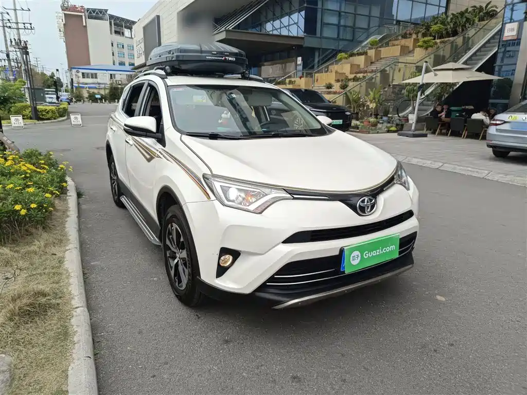 Toyota RAV4 2018 — фото 4