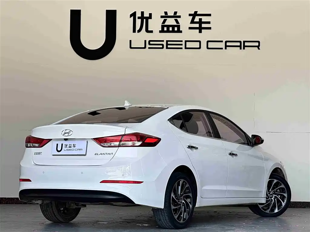 Hyundai Elantra 2020 — фото 9