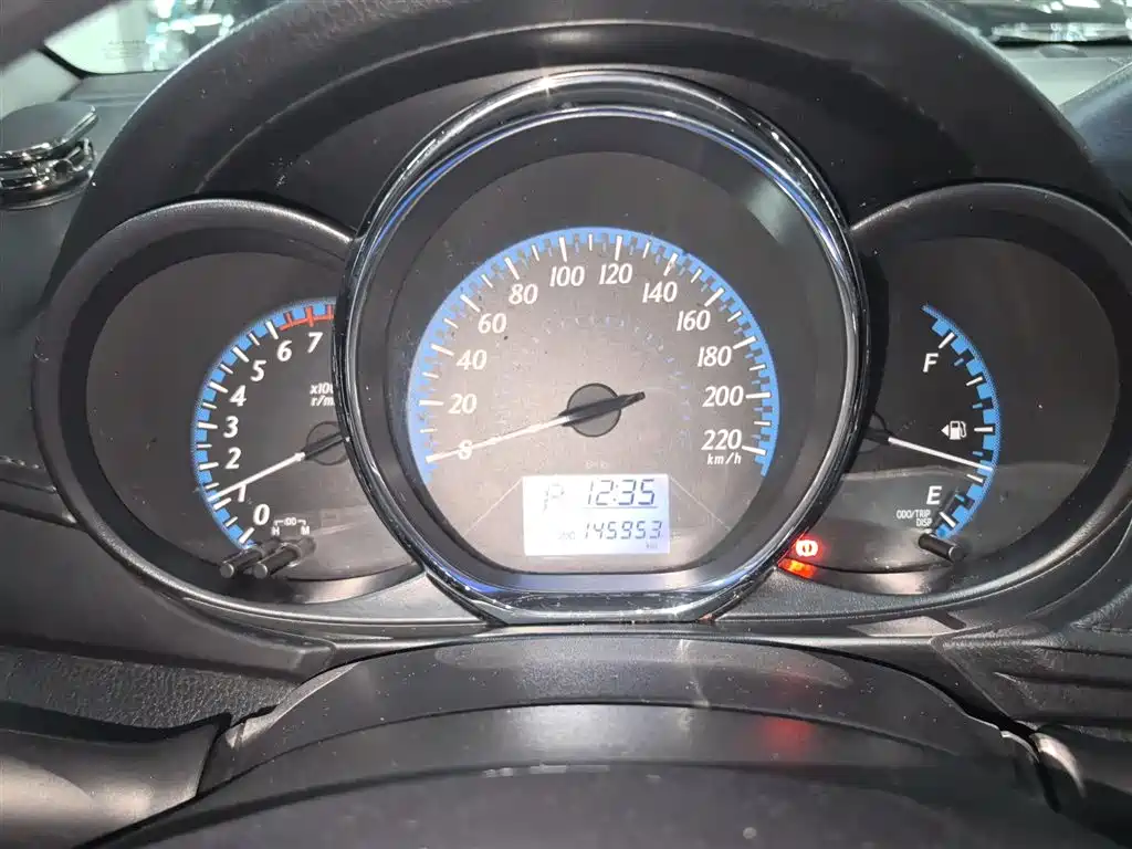 Toyota Yaris L 2018 — фото 12