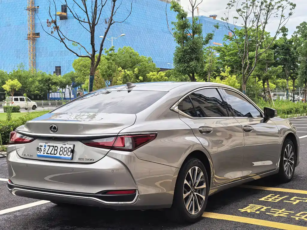Lexus ES 2024