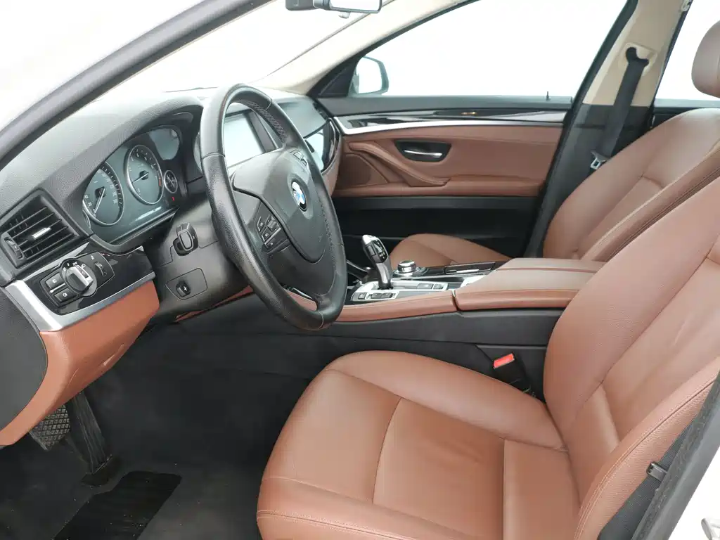 BMW 5 Series 2015 — фото 10