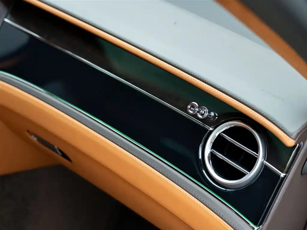 Bentley Flying Spur 2022 — фото 20