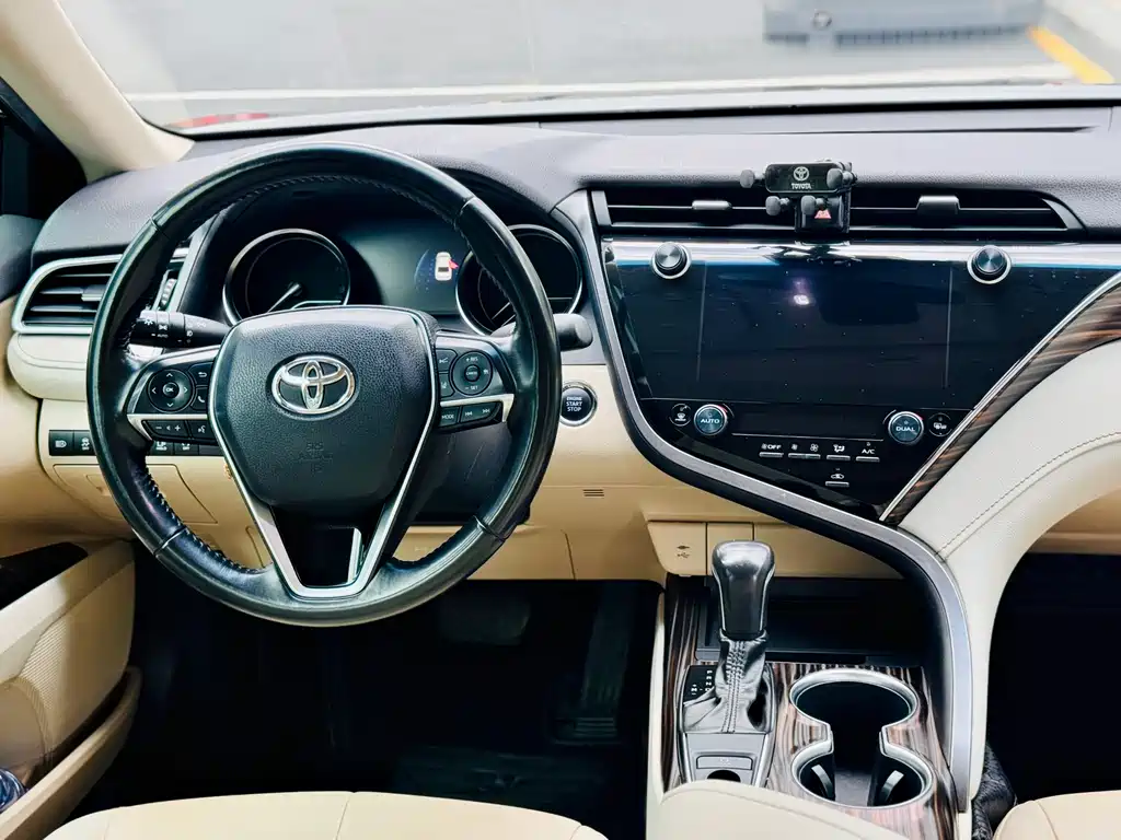 Toyota Camry 2020 — фото 18
