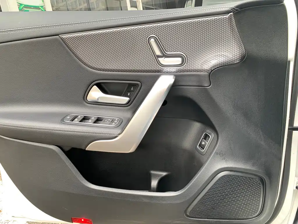Mercedes-Benz A-Class 2023 — фото 13