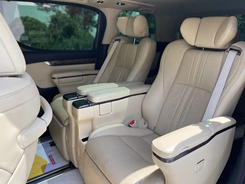 Toyota Vellfire 2022 — фото 15