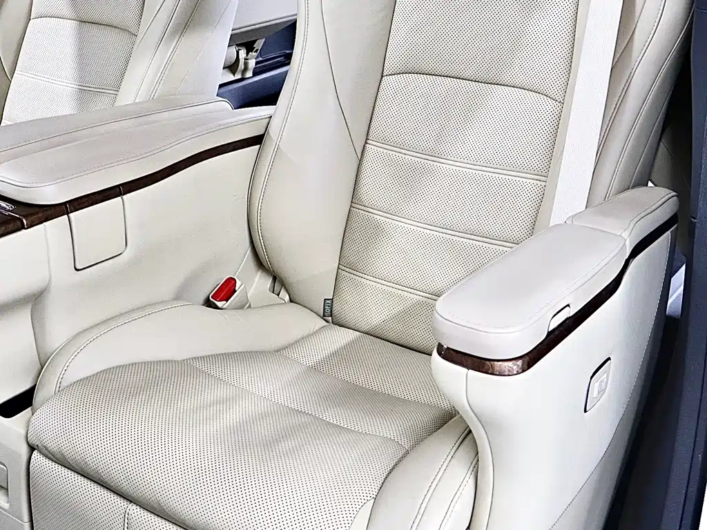 Toyota Alphard 2017 — фото 14
