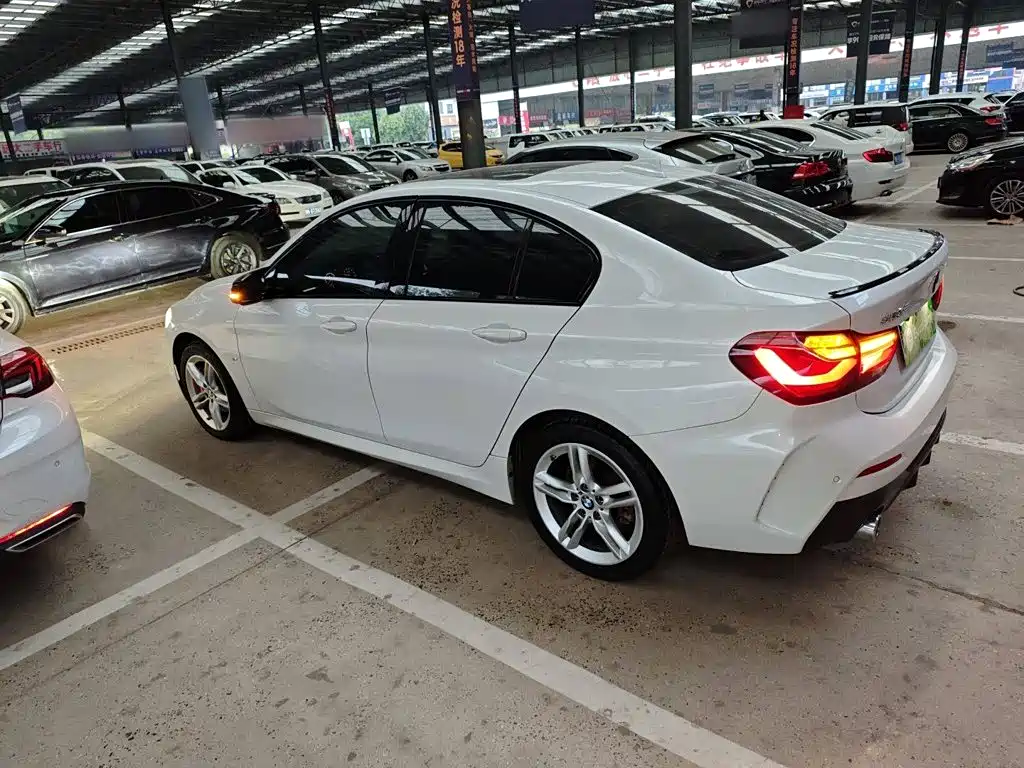 BMW 1 Series 2019 — фото 21