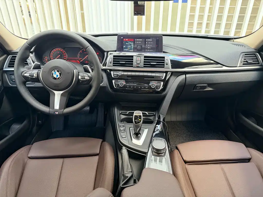 BMW 3 Series 2019 — фото 9