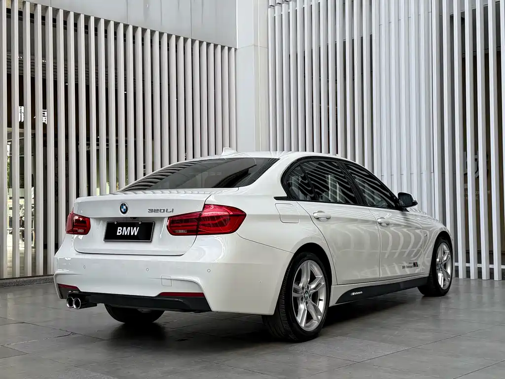 BMW 3 Series 2019 — фото 12